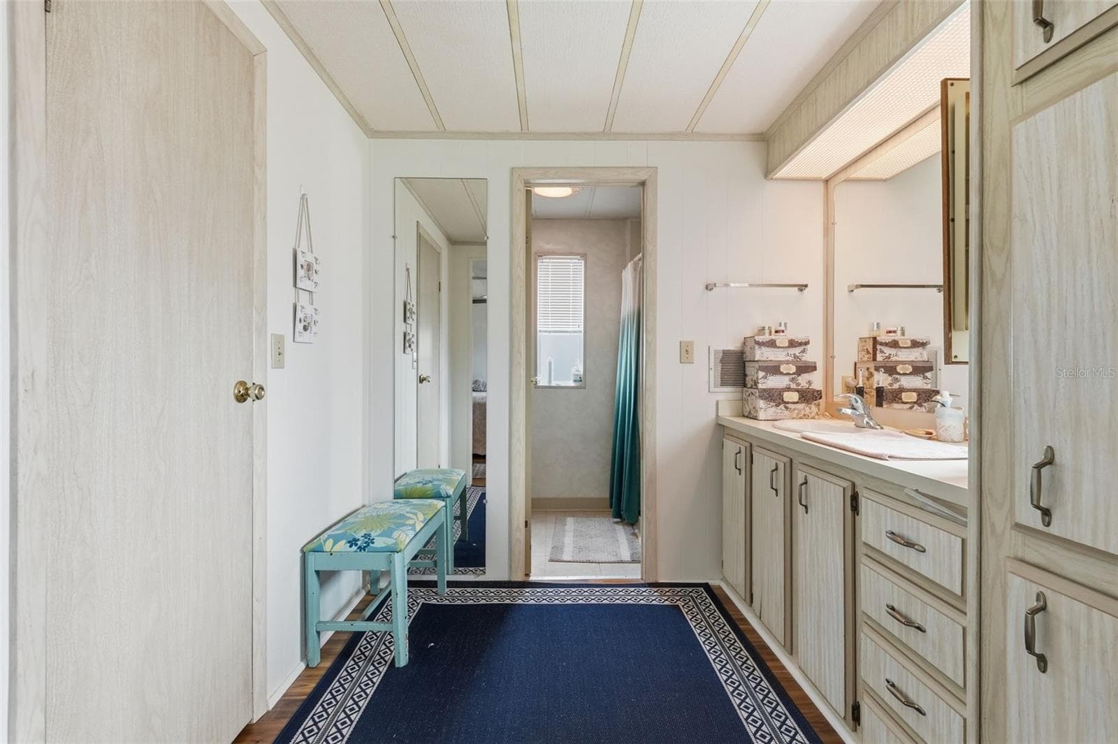 2049 Manoa Dr photo 4