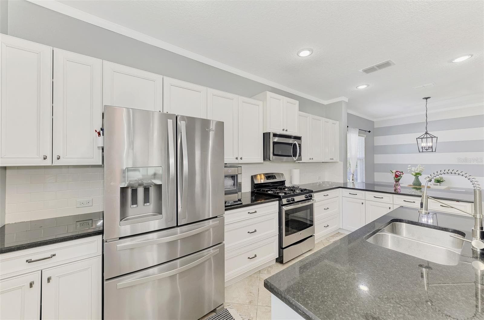 5008 Mission Park Ln photo 2