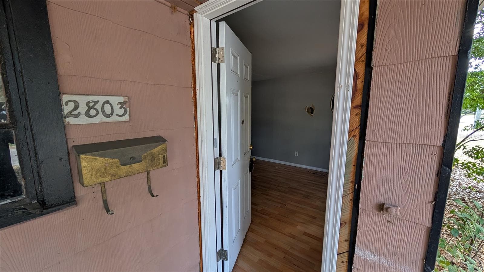 2801 W Cleveland St photo 3
