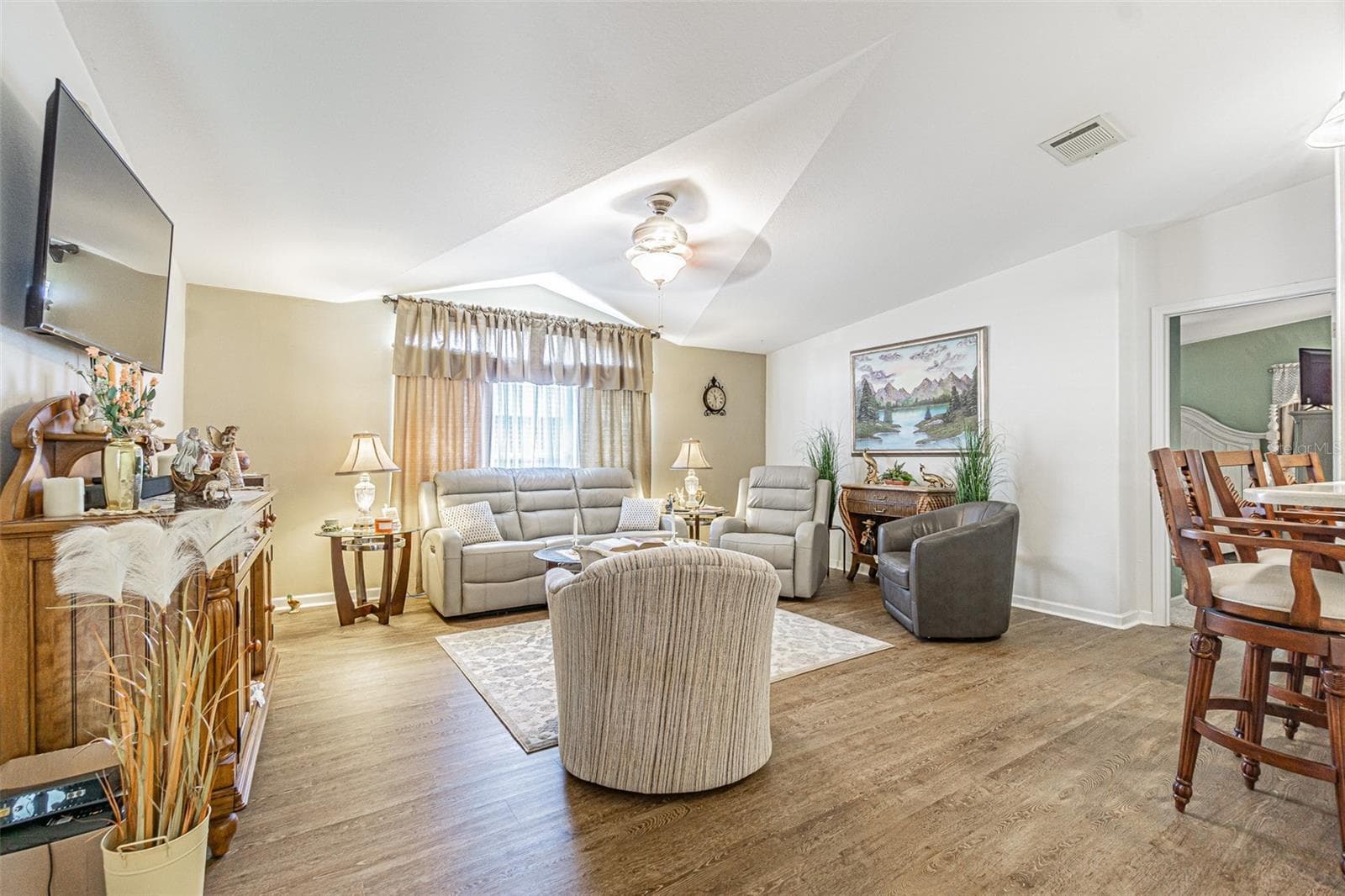 37349 Gill Ave photo 2