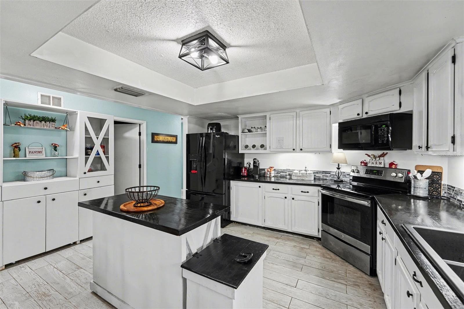 429 Manor Blvd photo 4