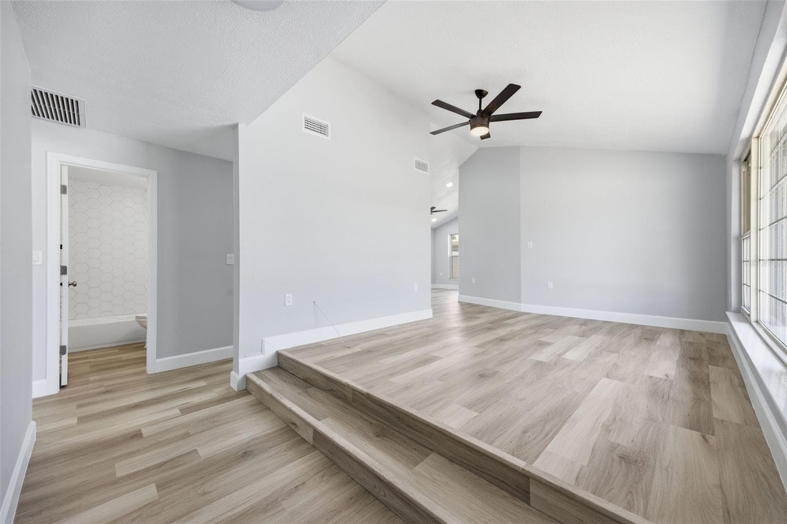 13615 Garris Dr photo 5