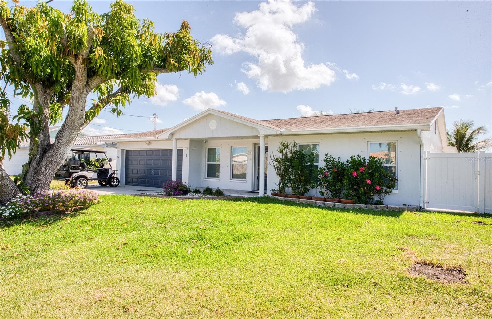 551 Crystal Dr photo 3