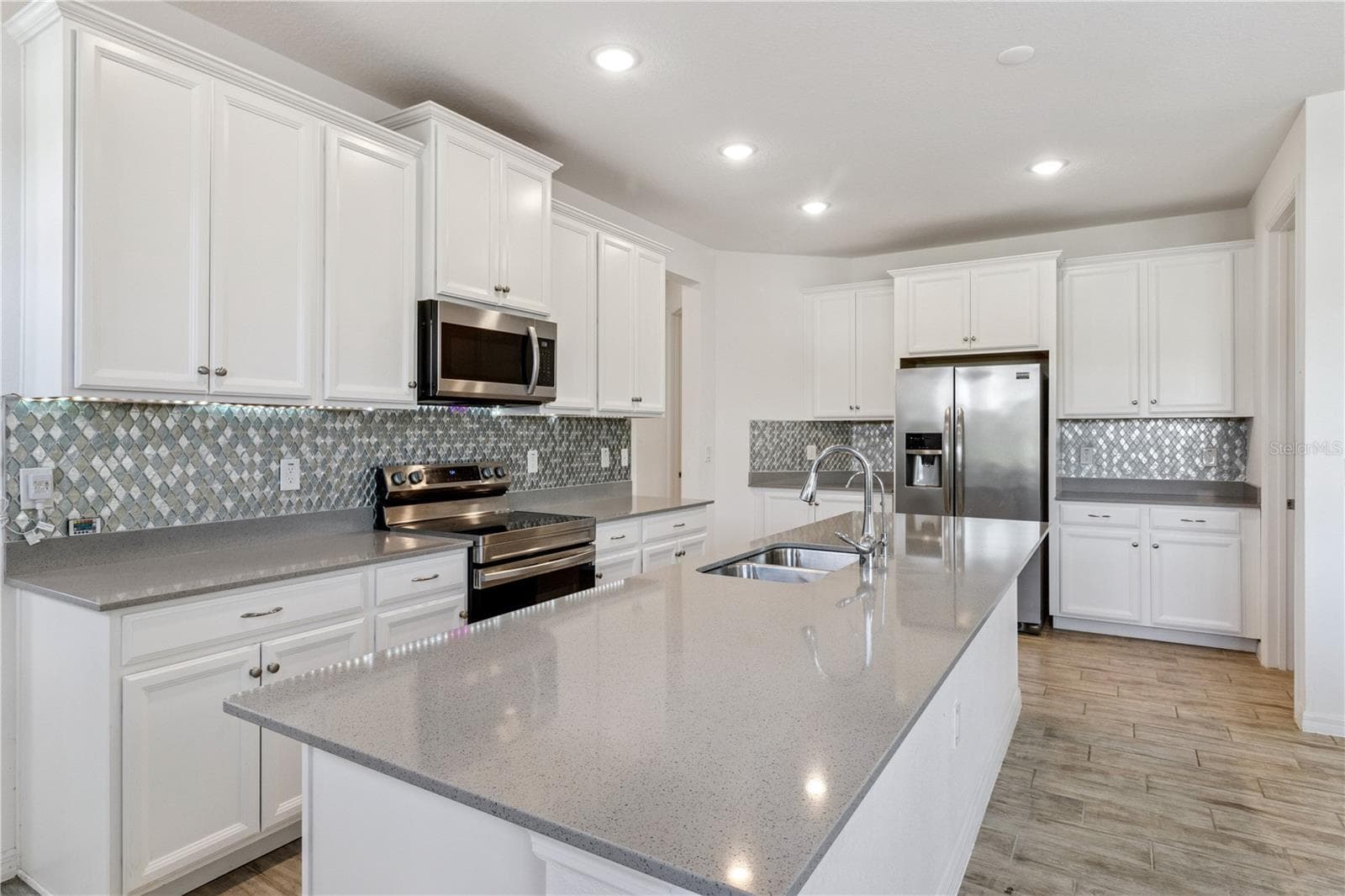 4168 Solamor St photo 4