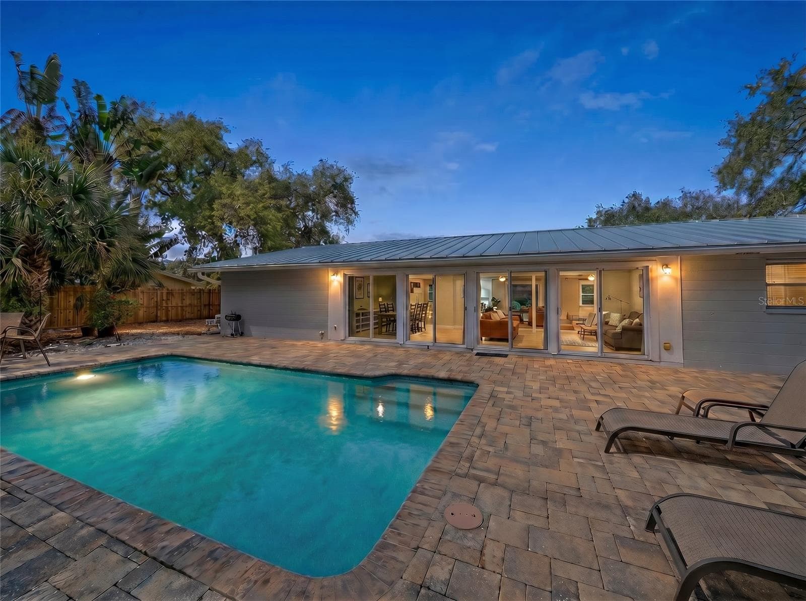 611 Venice Ln photo 3