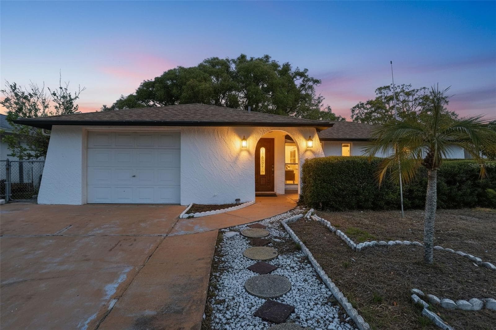 7427 Fireside Dr photo 3