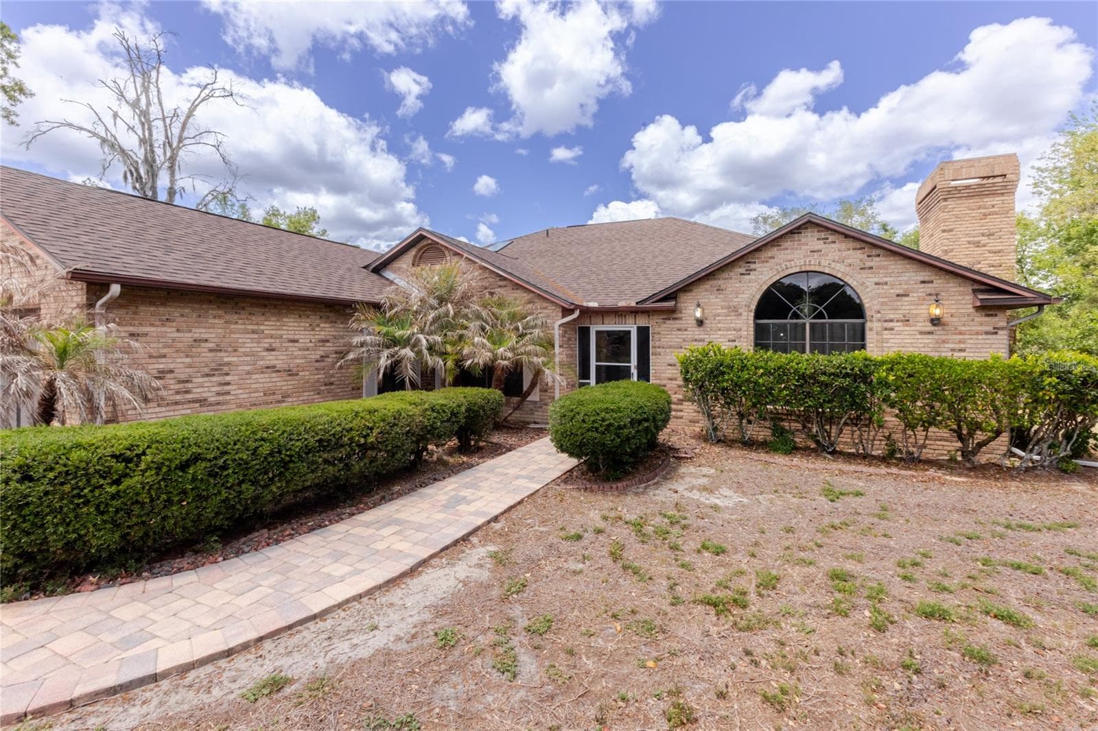 14692 Linden Dr photo 5