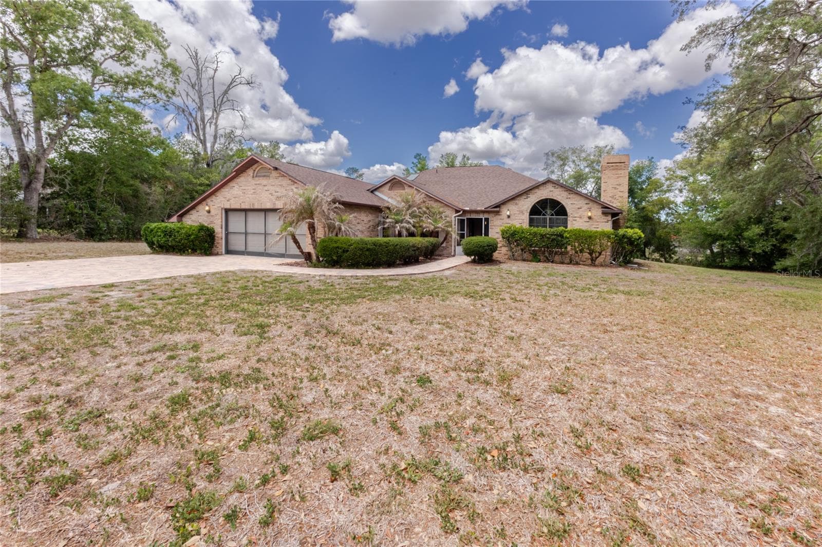 14692 Linden Dr photo 3