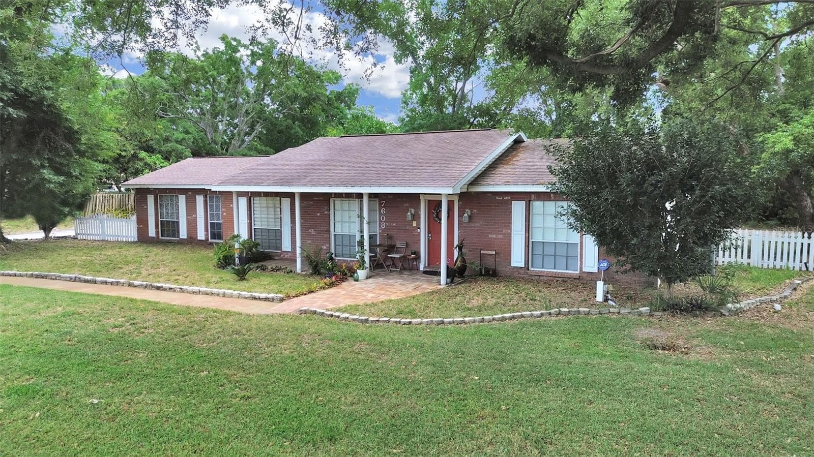 7608 Barry Rd photo 2