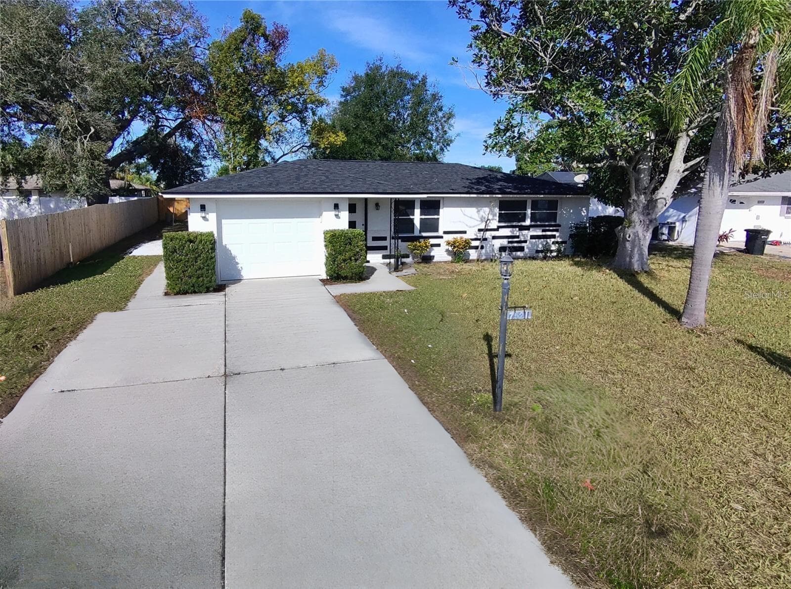7521 Bougenville Dr photo 2