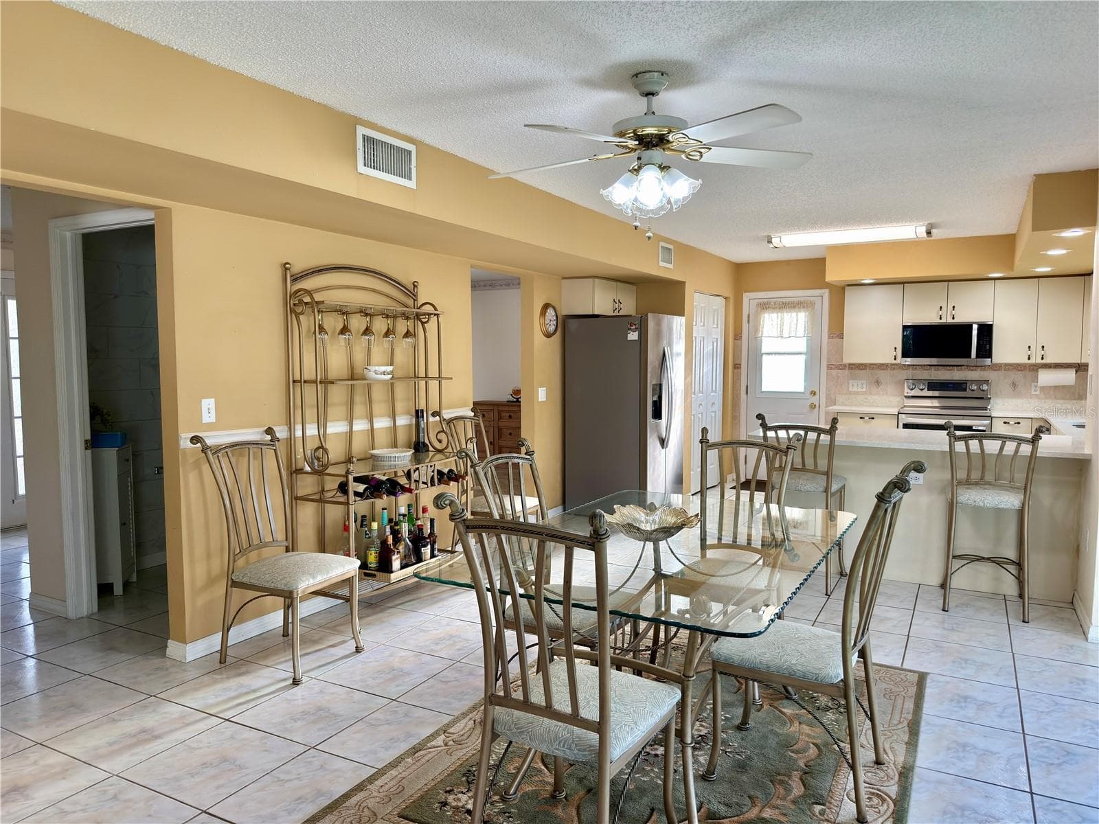 1702 Sunkissed Dr photo 4
