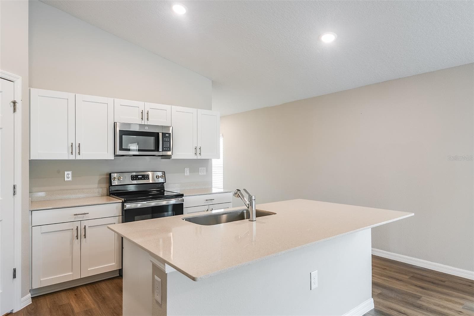 5393 San Pietro Dr photo 2