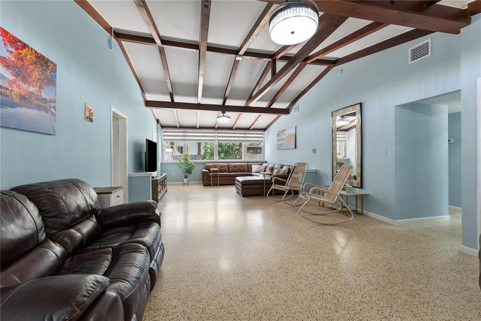138 Pearl Ave photo 2