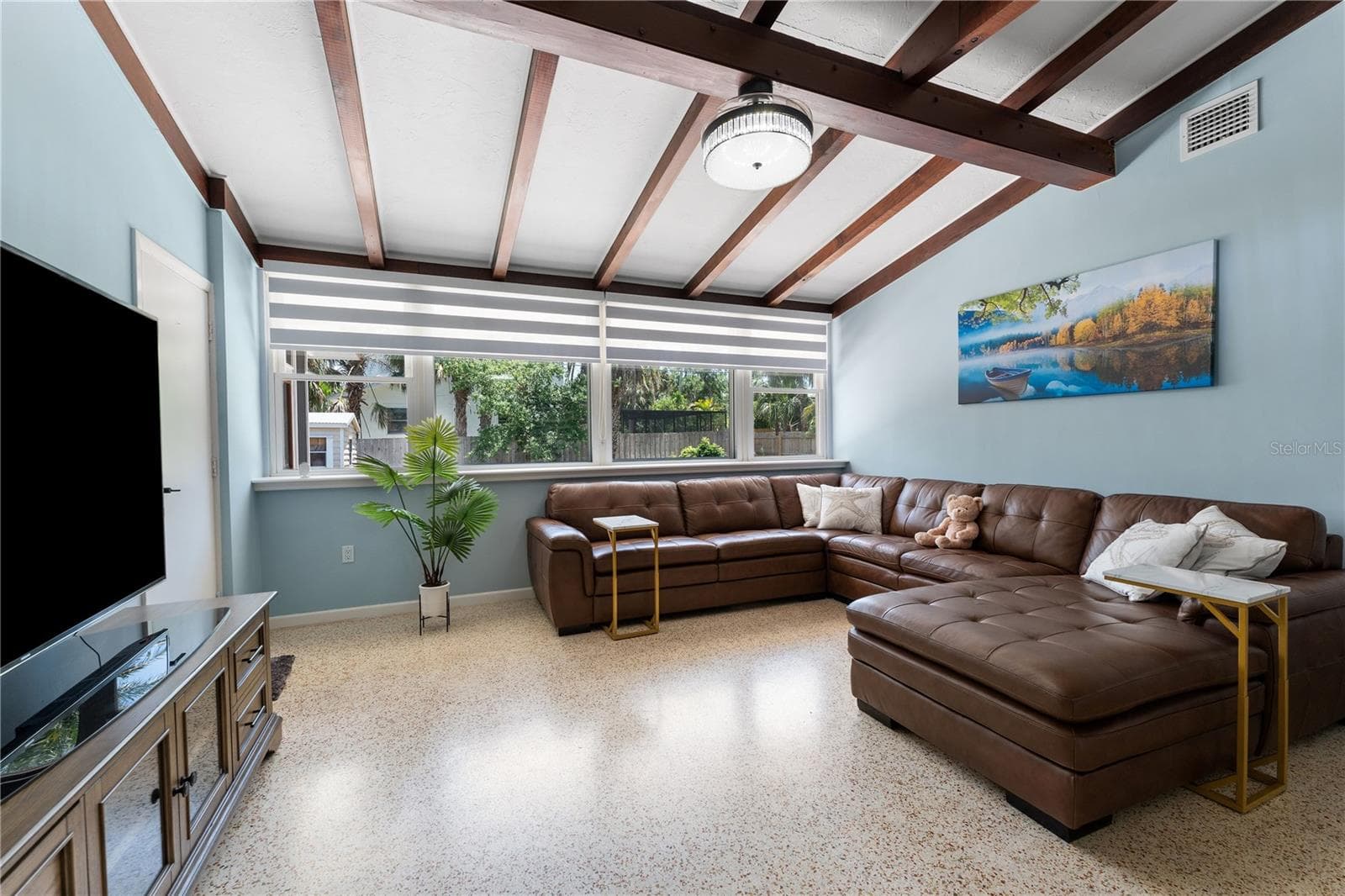138 Pearl Ave photo 4