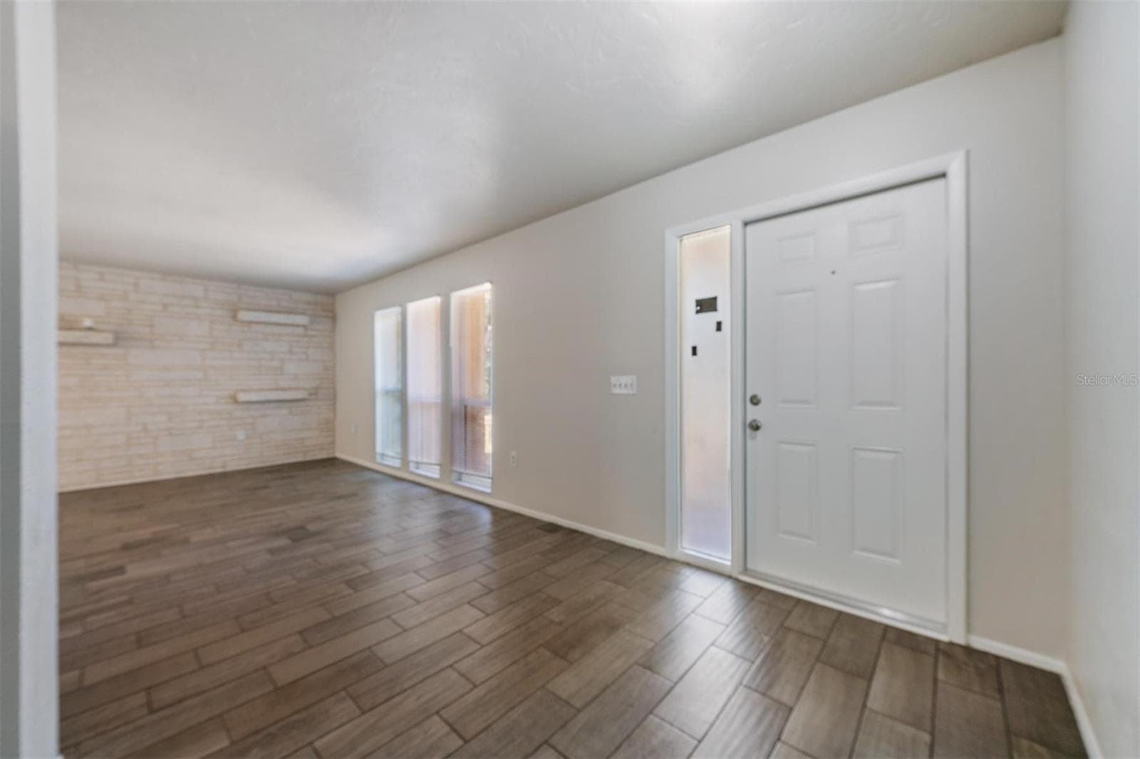1124 Danny Dr photo 3