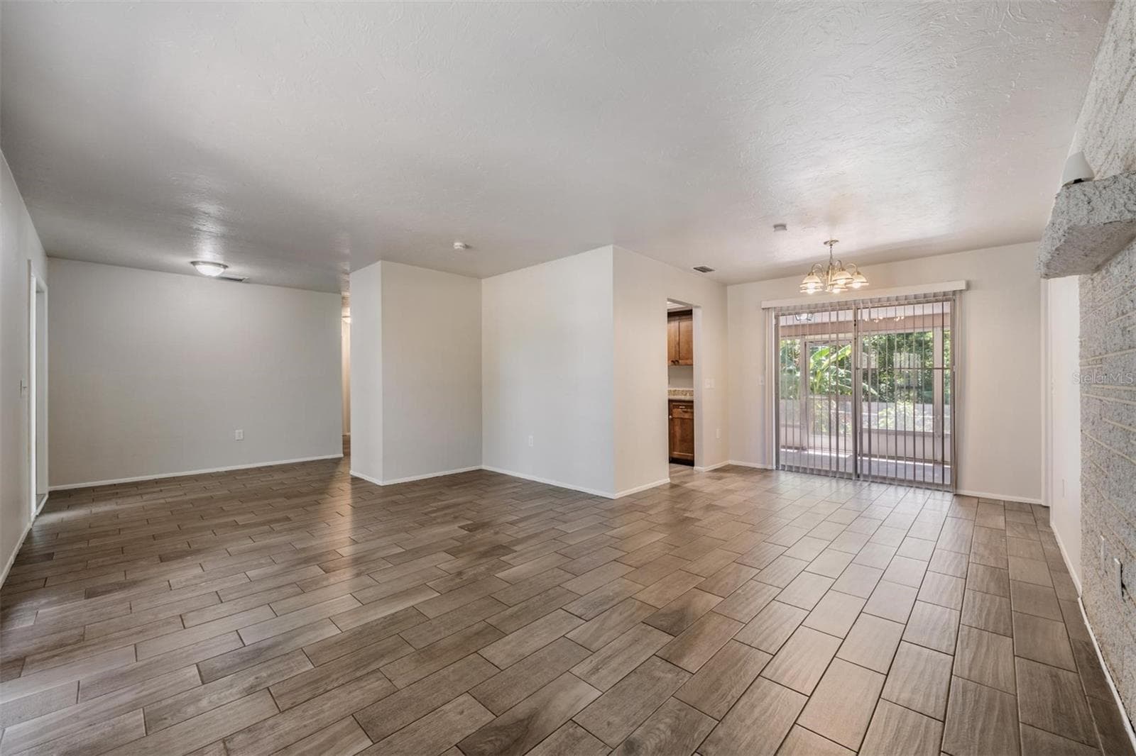 1124 Danny Dr photo 5