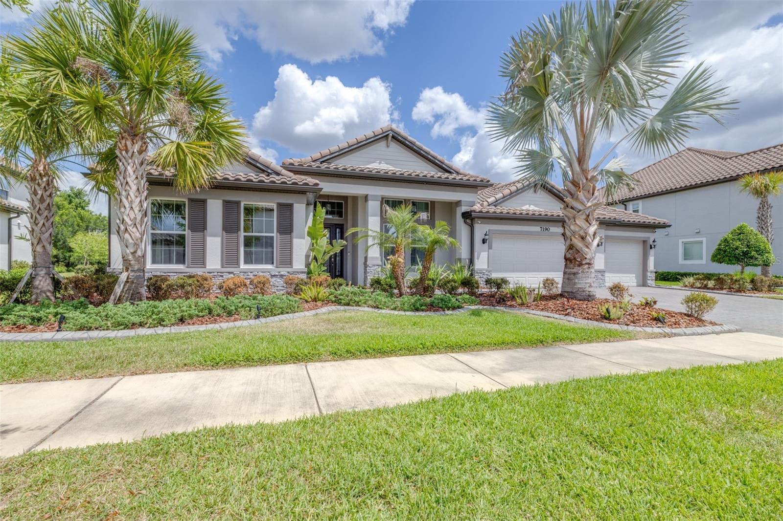 7190 Graybrook Dr photo 3