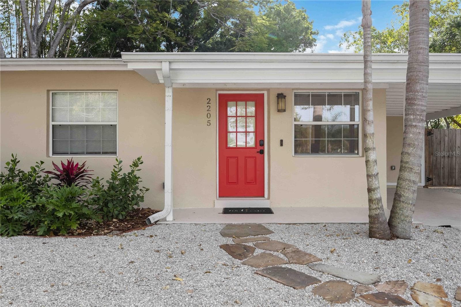 2205 Floyd St photo 2