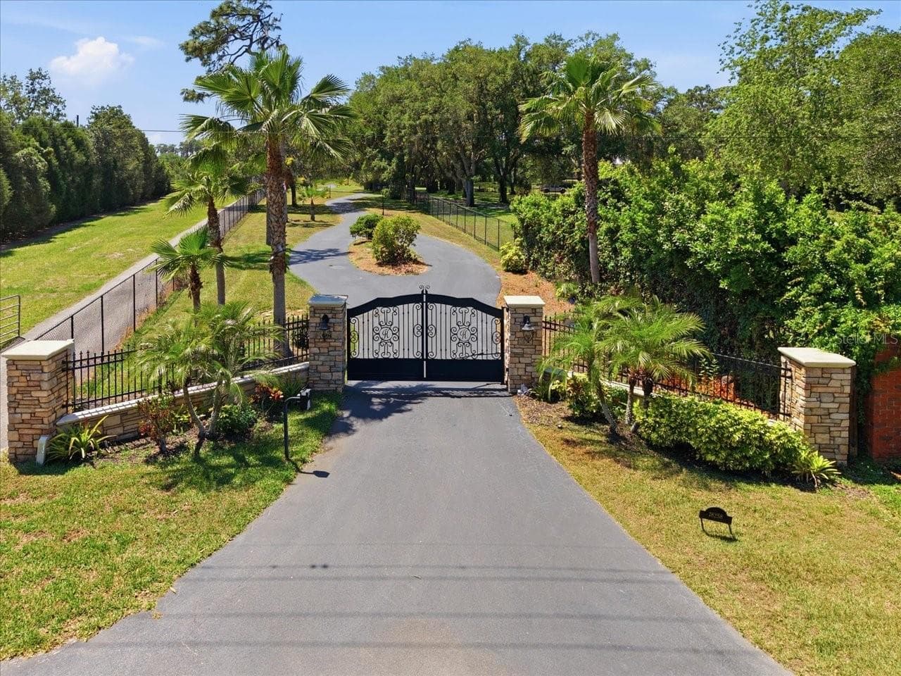 18258 Wayne Rd photo 4