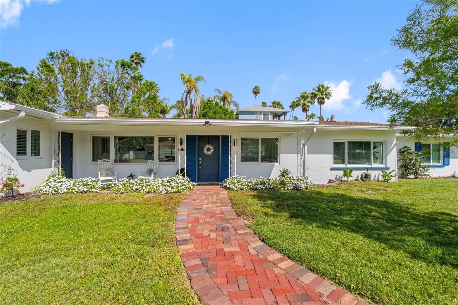 1794 Santa Barbara Dr photo 2