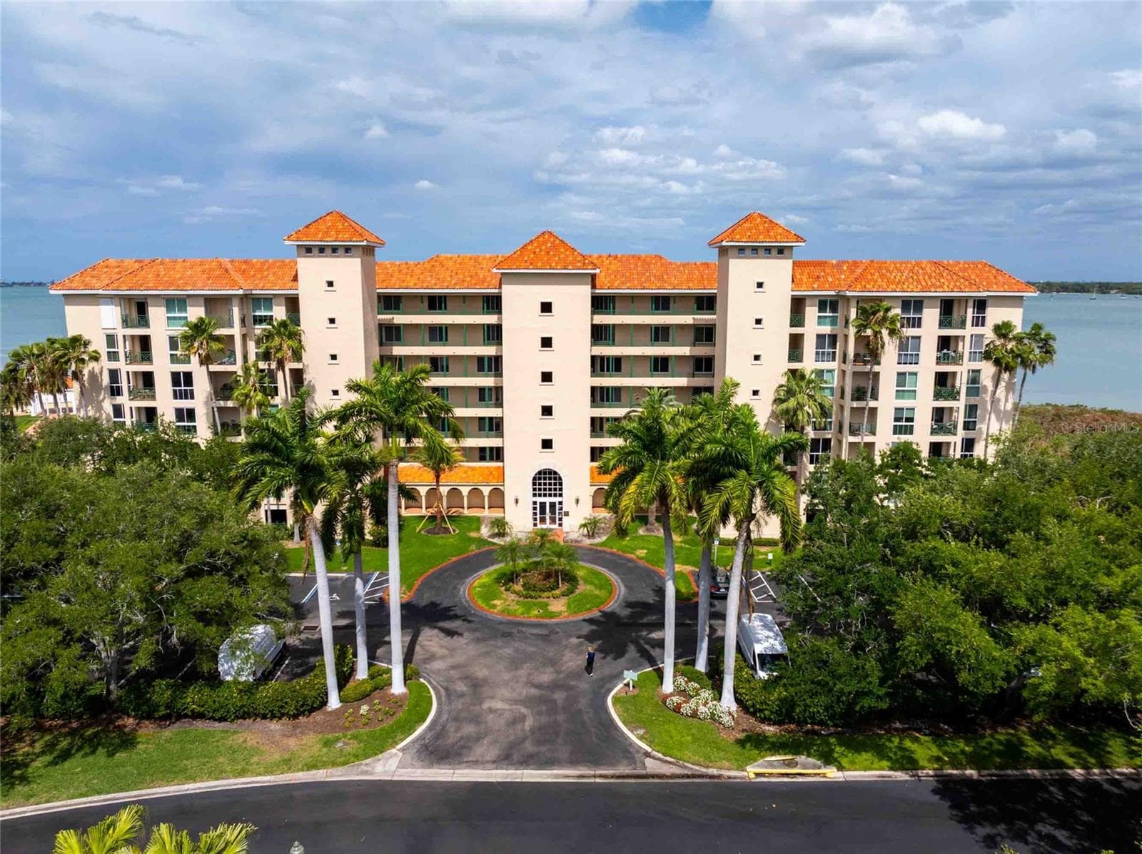 4737 Dolphin Cay Ln S #407 photo 2