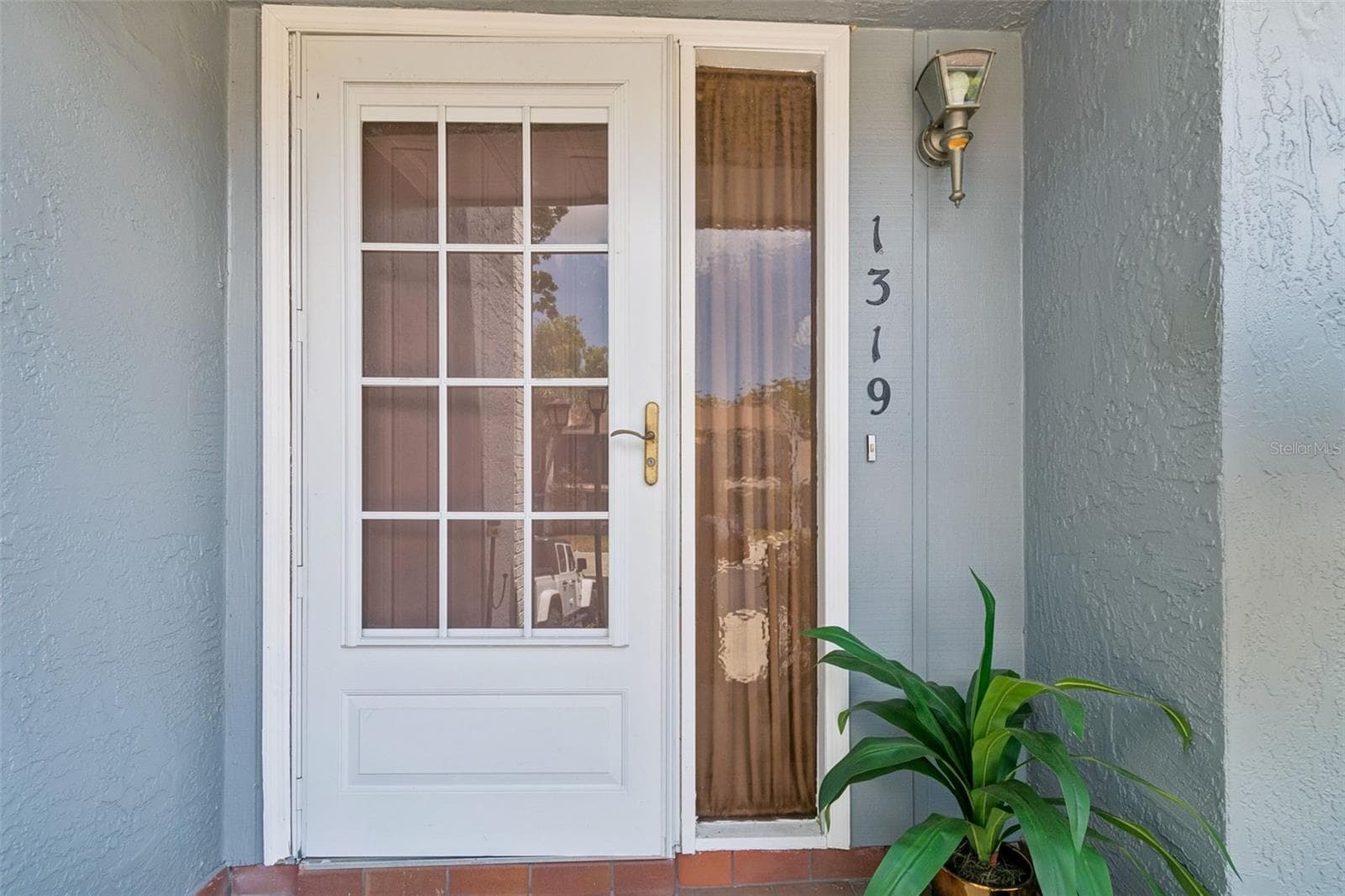 1319 Abbey Crescent Ln photo 3