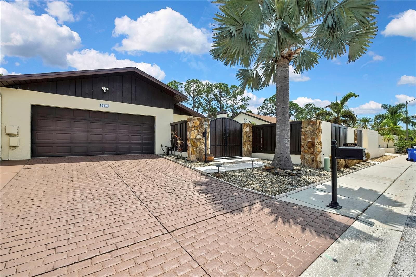 13522 Avista Dr photo 2