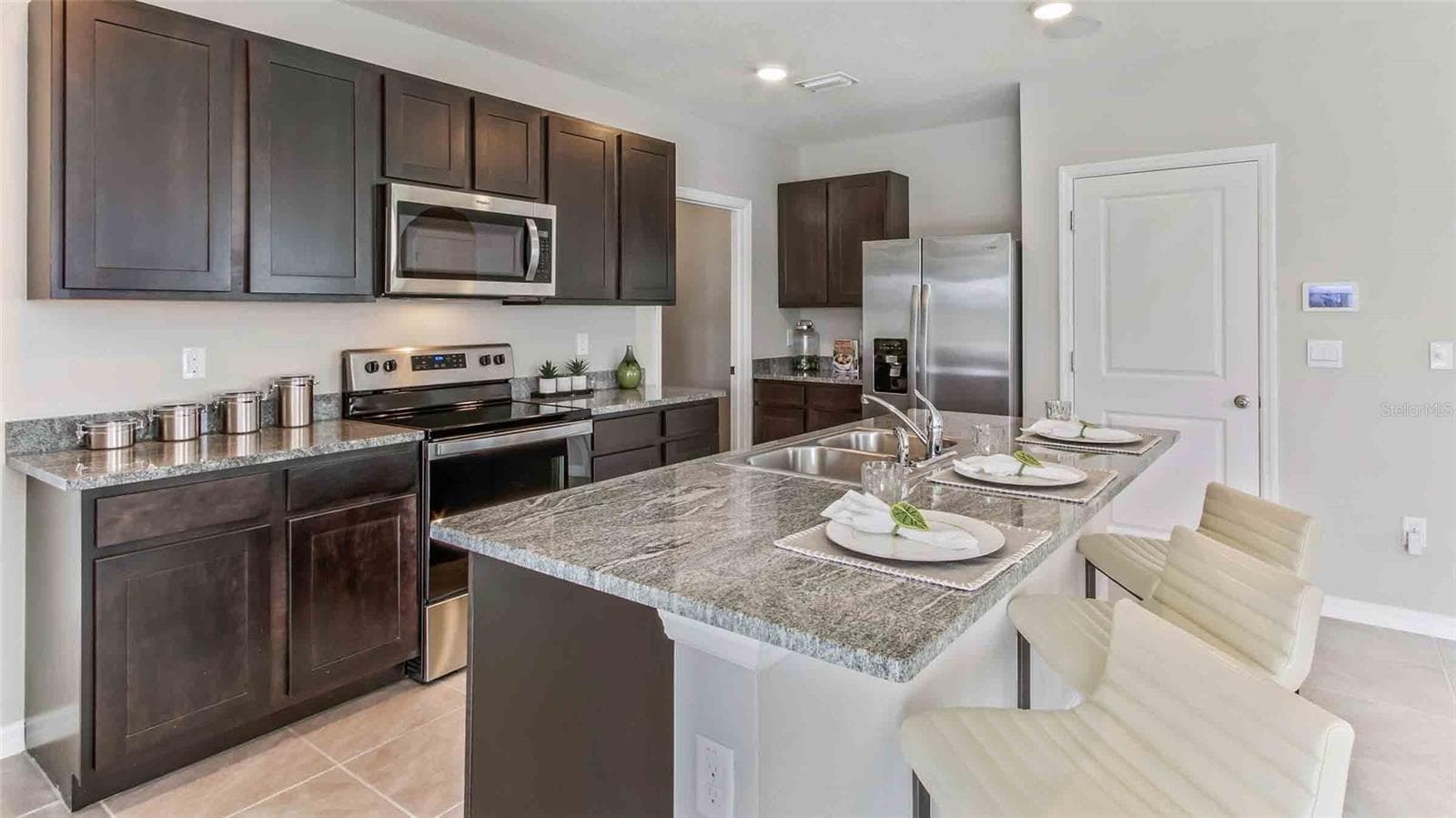2379 Bender Dr photo 4