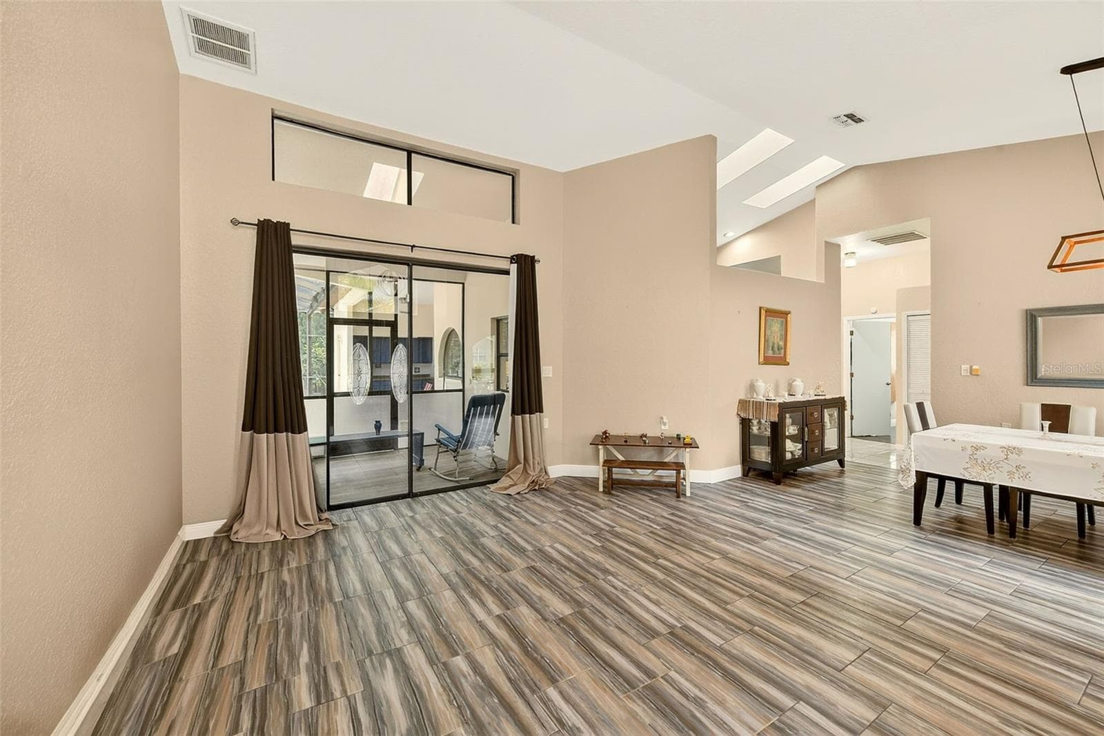 9757 Hermosillo Dr photo 4