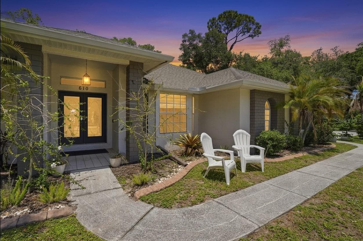 610 Woodview Way photo 3