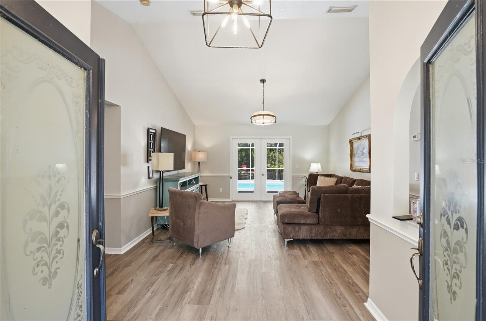 610 Woodview Way photo 5