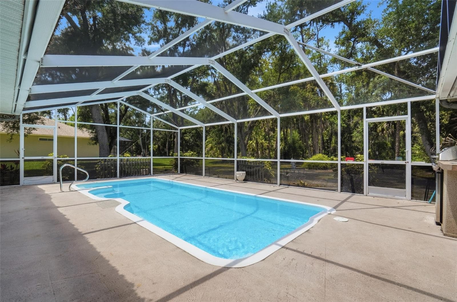 610 Woodview Way photo 4