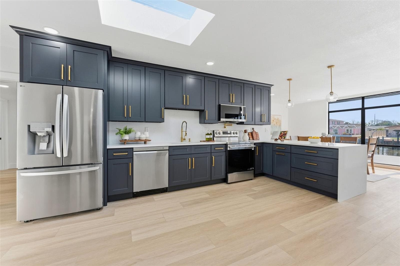 3917 E Eden Roc Cir photo 4