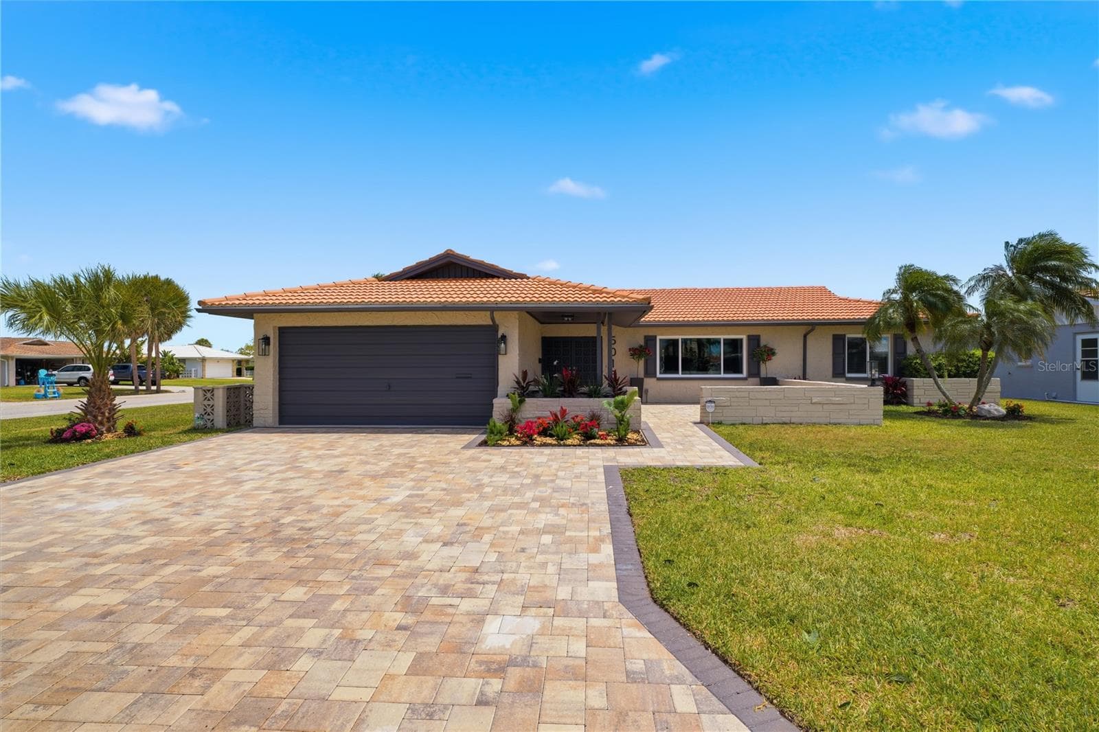 5016 Dory Dr photo 2