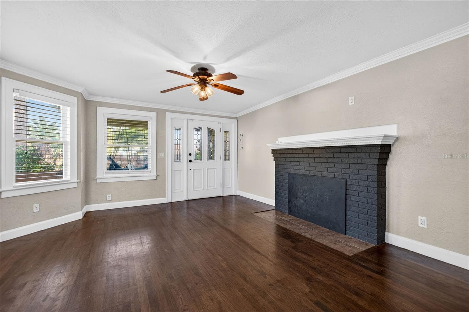 2419 Dartmouth Ave N photo 5