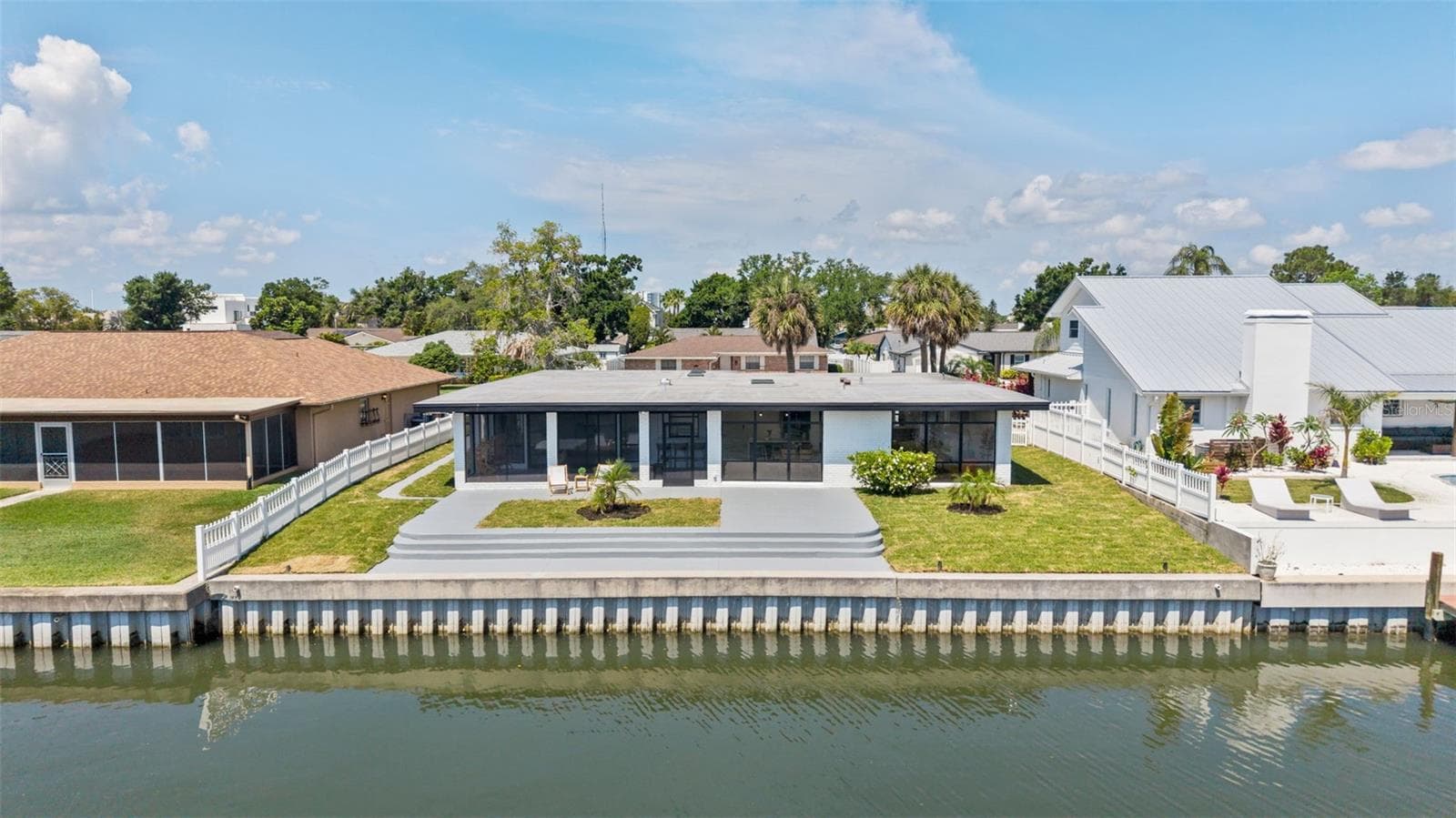 3917 E Eden Roc Cir photo 2