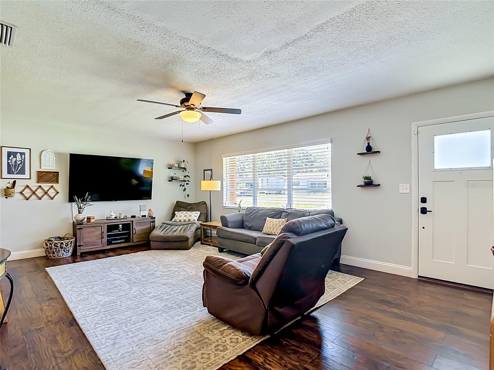 135 Connie Ave photo 5