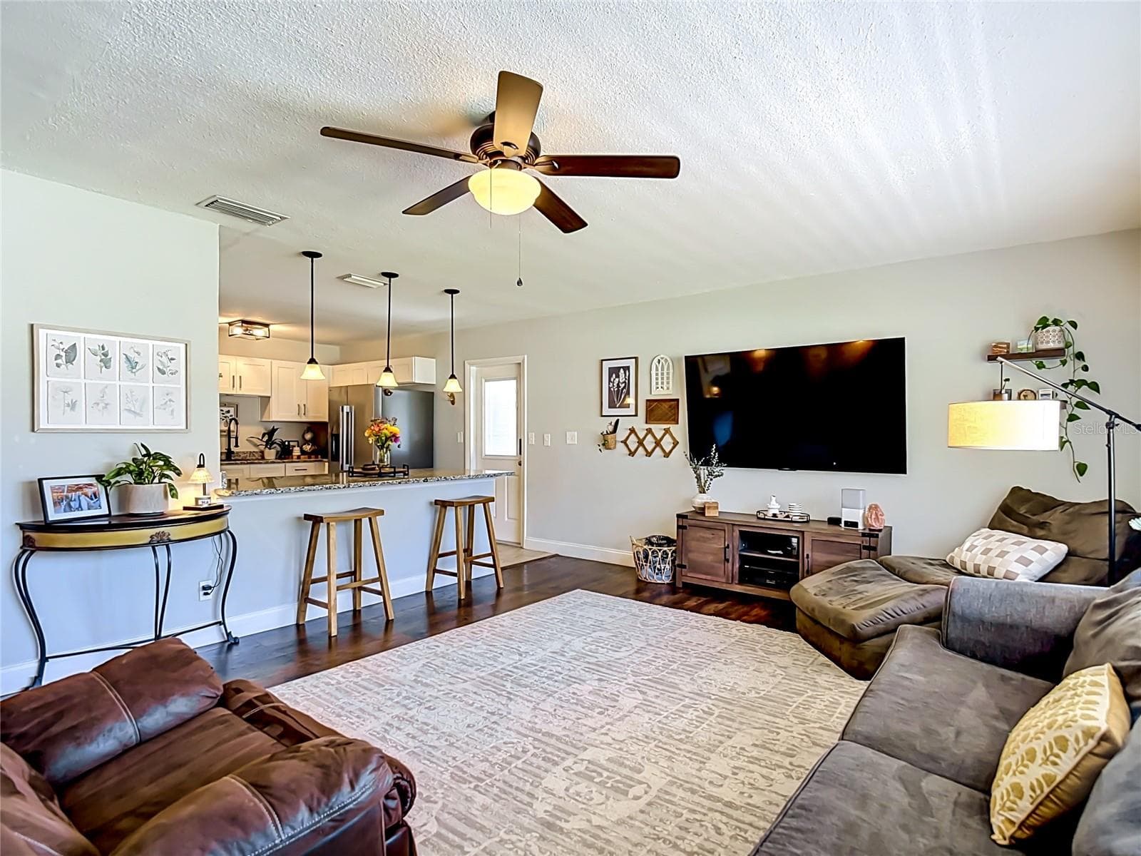 135 Connie Ave photo 4