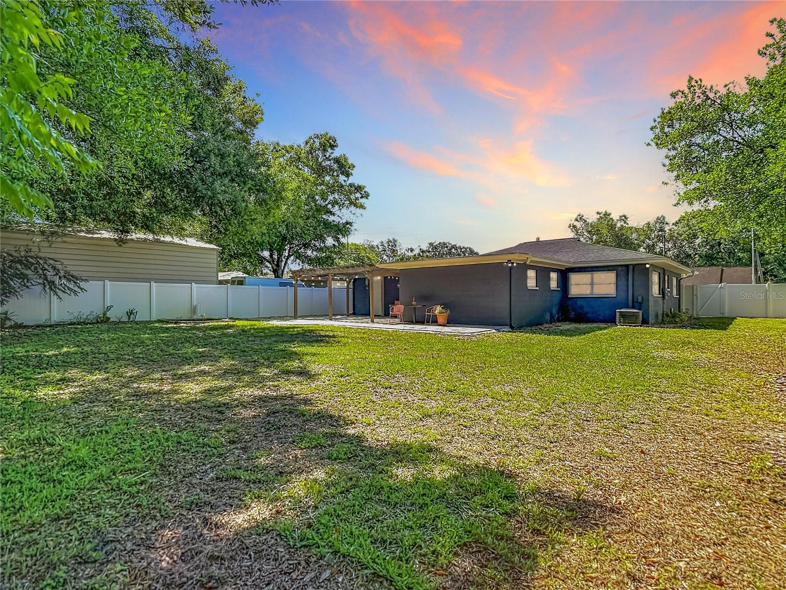 135 Connie Ave photo 2