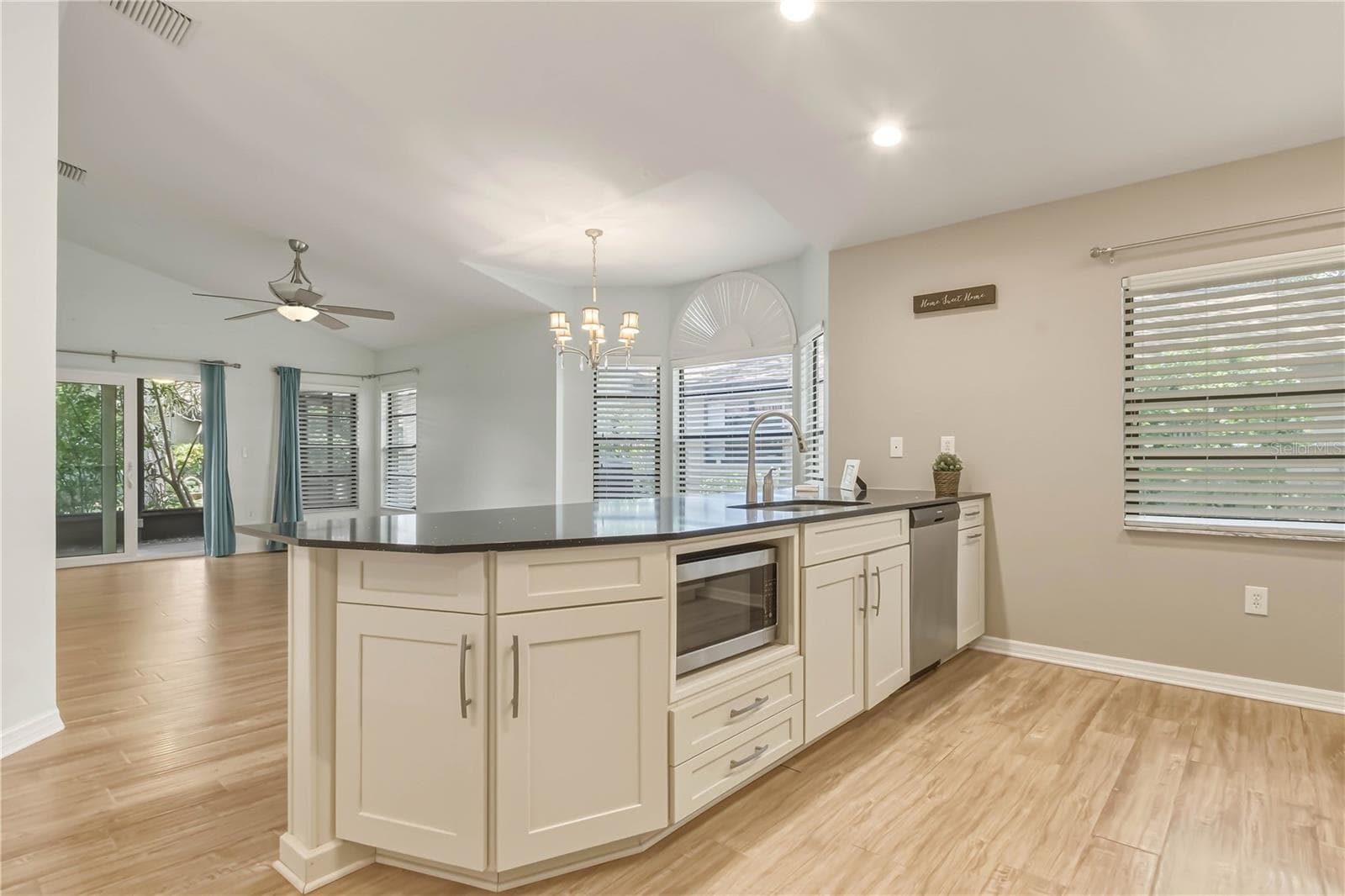 1696 Nash Court photo 4