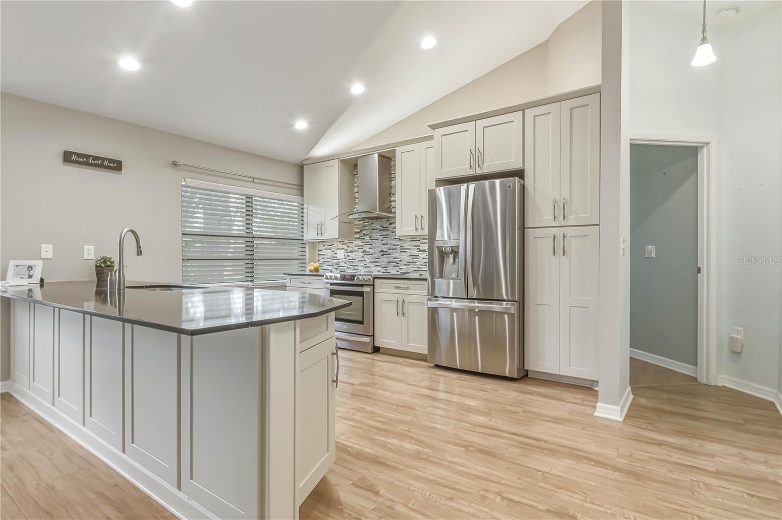 1696 Nash Court photo 5