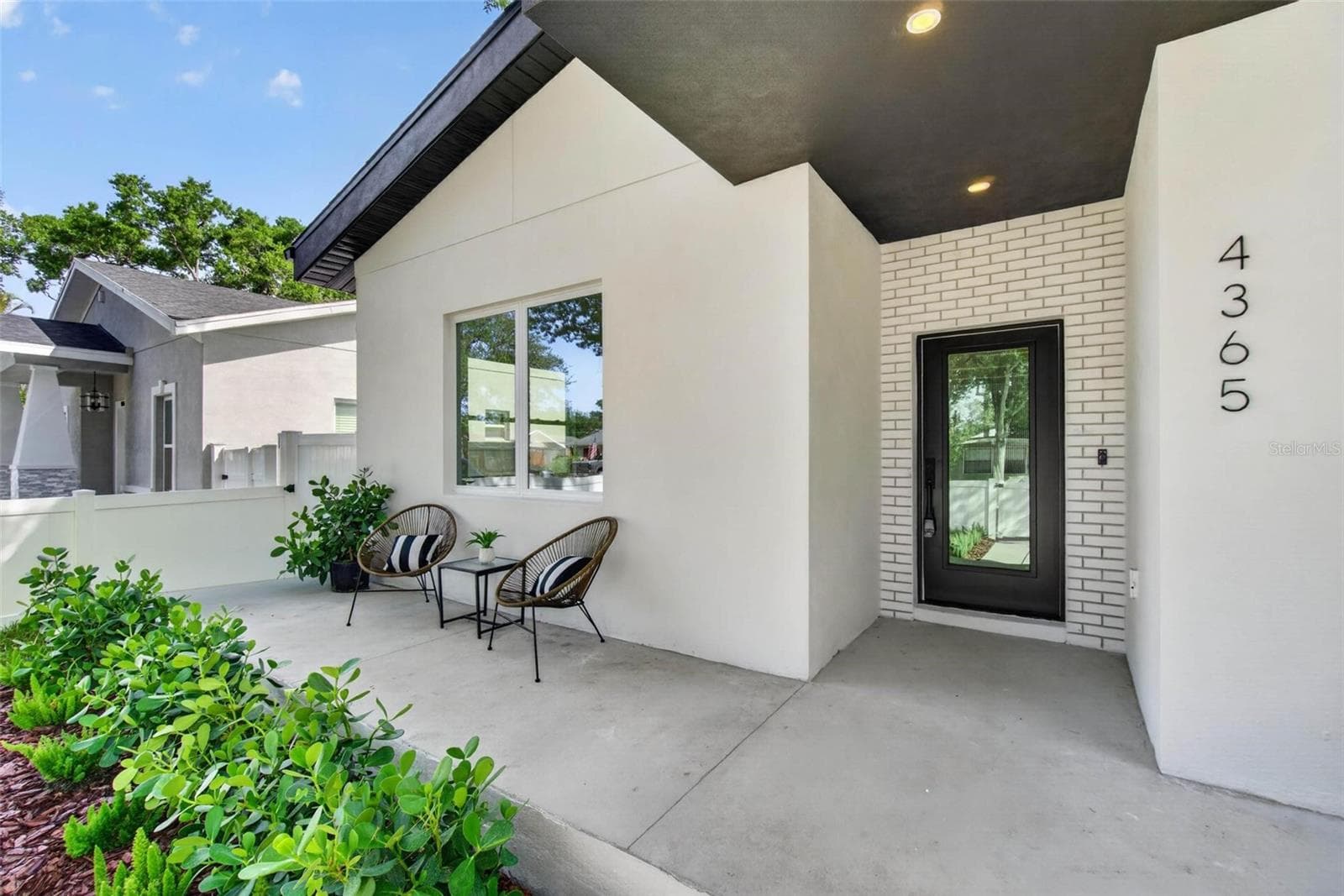 4365 Iris St N photo 4