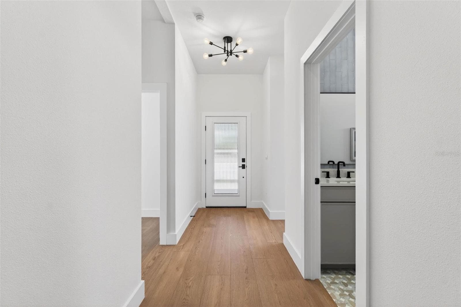 4365 Iris St N photo 5