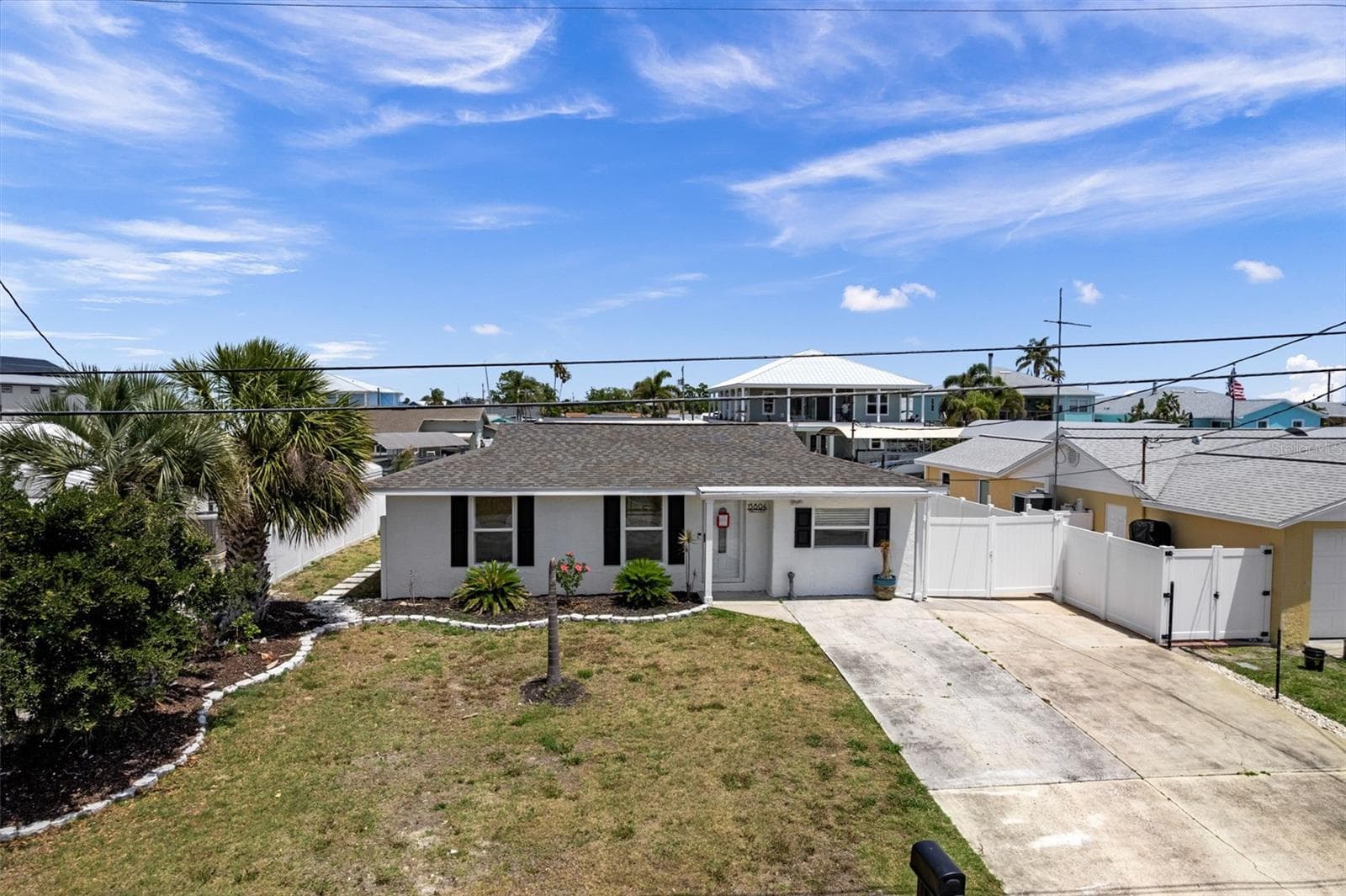 13804 Malcolm Ave photo 2