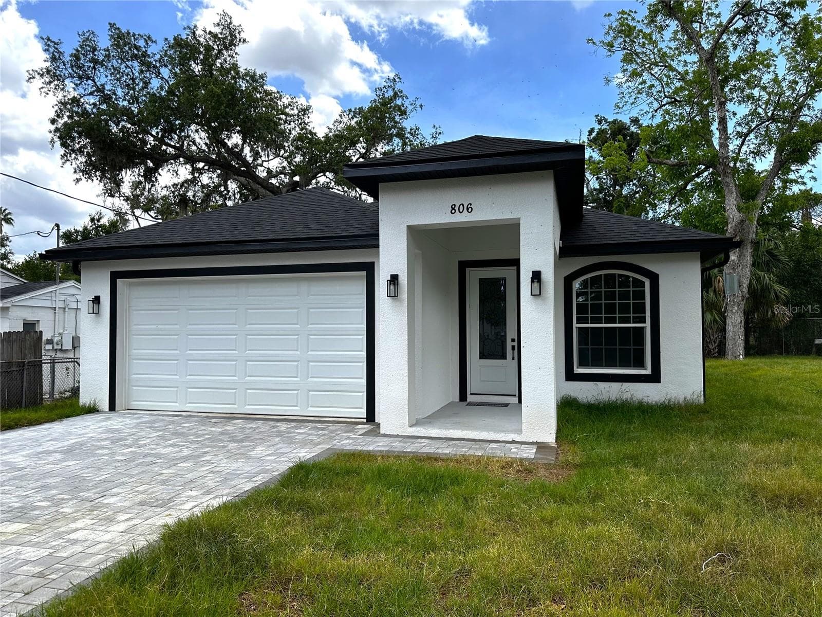 806 W Lowry Ln photo 2