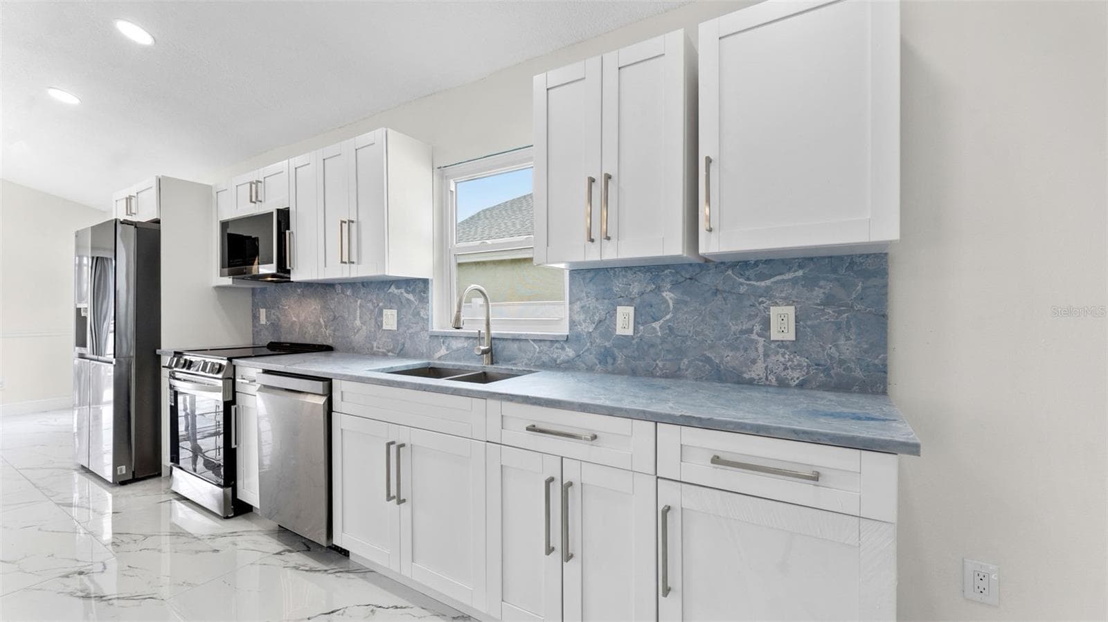 11708 Carrollwood Cove Dr photo 4