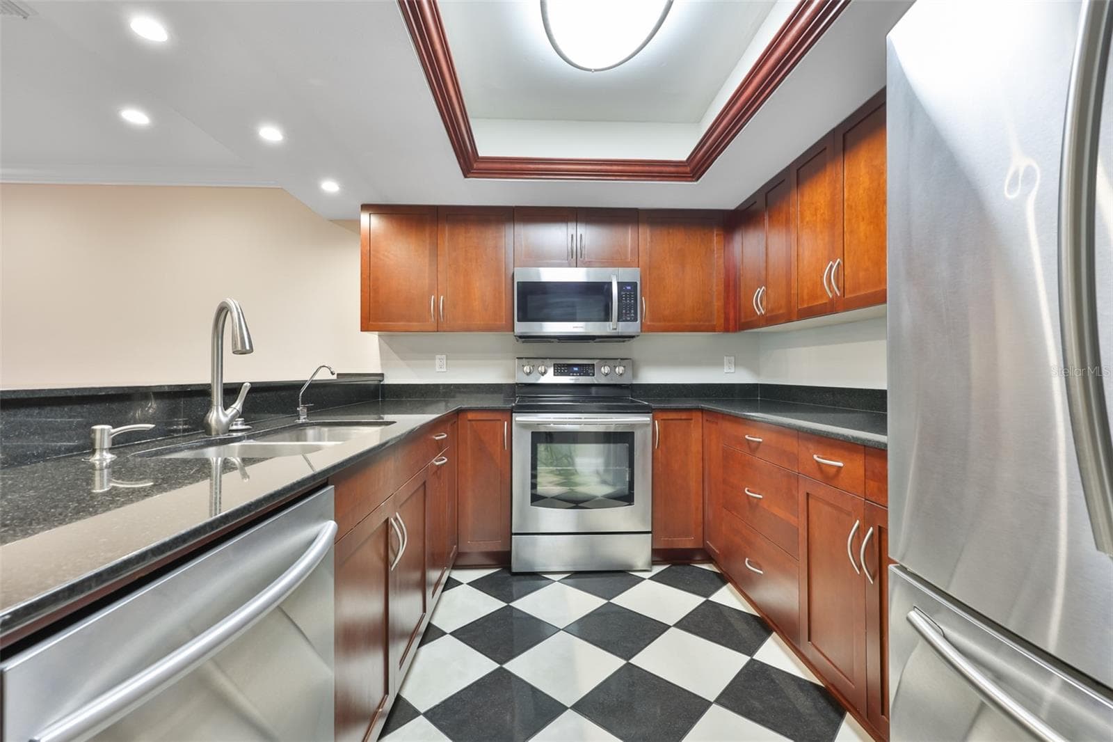 606 S Glen Ave #10 photo 3