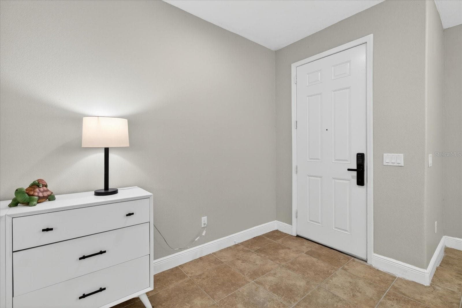 1389 Heritage Landings Dr photo 4