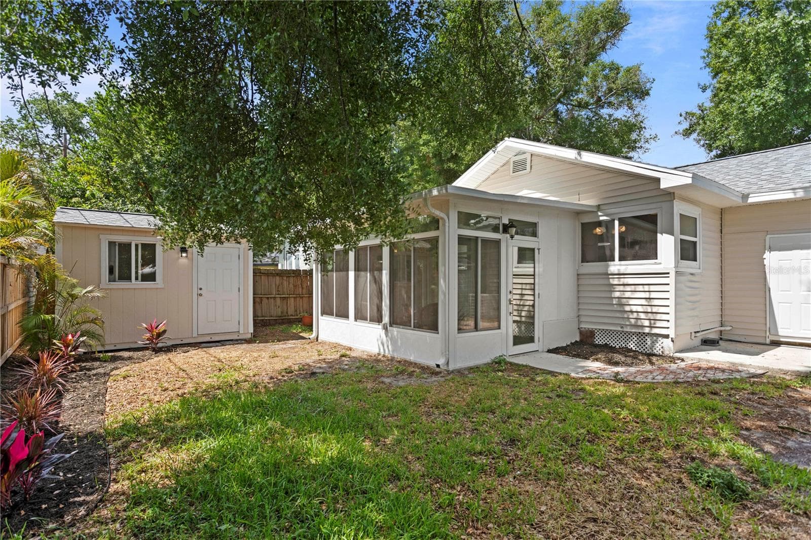 1175 Highland CT N photo 4