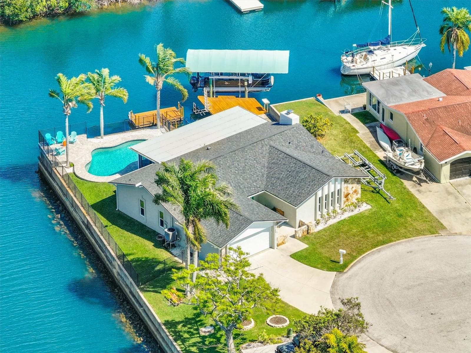 15722 Donzi Dr photo 2